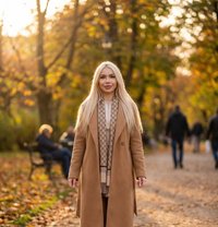 Mia - escort in Hong Kong