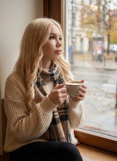 Mia - escort in Hong Kong Photo 4 of 6