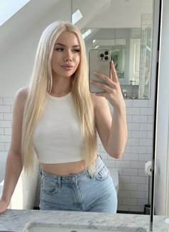 Mia - escort in Hong Kong Photo 6 of 6