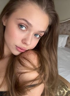 Mia - puta in Riyadh Photo 1 of 25