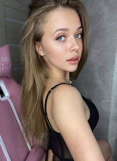 Mia - puta in Riyadh Photo 7 of 25