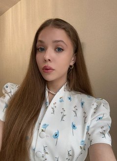 Mia - puta in Riyadh Photo 18 of 25