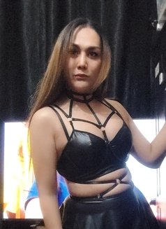 Mia vers🇵🇭 - Transsexual escort in Dubai Photo 2 of 11