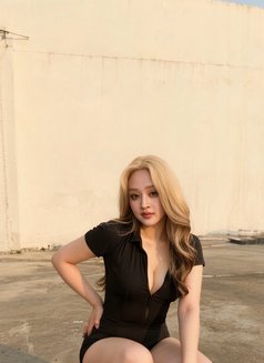 Mia - escort in Hanoi Photo 2 of 16