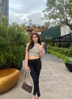 Mia is back - escort in Manila Photo 7 of 14