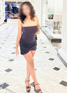 Miah Independent Meets Super Gfe - puta in Colombo Photo 4 of 14