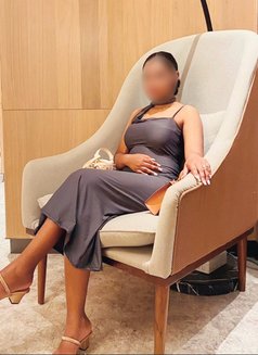 Miah Independent Meets Super Gfe - puta in Colombo Photo 13 of 14