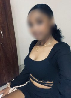 Dimple Independent Meets Super Gfe - puta in Colombo Photo 16 of 17