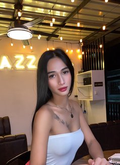 Mica - escort in Dubai Photo 3 of 6