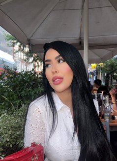Micaella arab latina - puta in London Photo 15 of 19