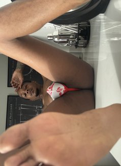 Micah Cruz - Male escort in London Photo 4 of 7