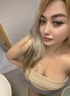 Mich - escort in Manila Photo 12 of 12