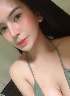 Mich Flores - Transsexual escort in Manila Photo 3 of 8