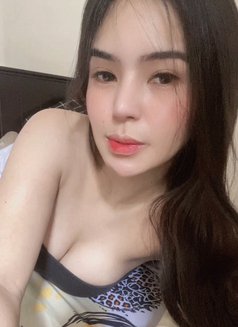 Mich Flores - Transsexual escort in Manila Photo 5 of 8
