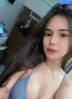 Mich Flores - Transsexual escort in Manila Photo 7 of 8