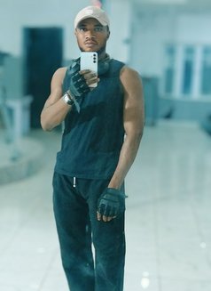 Mich - Acompañantes masculino in Lagos, Nigeria Photo 3 of 4