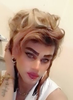 Micha Assal - Transsexual escort in Beirut Photo 5 of 6
