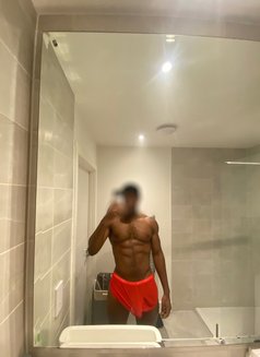 Michael - Male escort in Abu Dhabi Photo 2 of 6