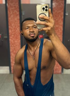 Michael - Male escort in Riyadh Photo 1 of 6