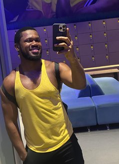 Michael - Male escort in Riyadh Photo 2 of 6