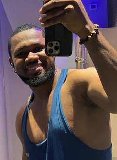 Michael - Male escort in Riyadh Photo 3 of 6