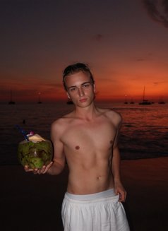 Michael - Male escort in Bangkok Photo 1 of 4