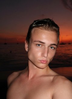 Michael - Male escort in Bangkok Photo 3 of 4