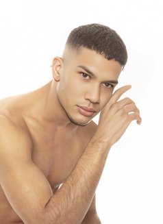 Michael Twink 🇧🇷 - Male escort in İstanbul Photo 15 of 15