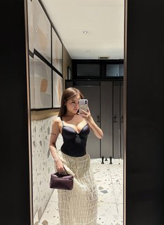 Michelle - escort in Manila Photo 3 of 4