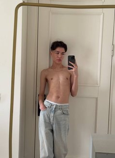 Michel hot twink 🥵 new boy in London - Acompañantes masculino in London Photo 24 of 24