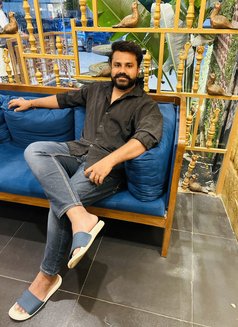Michel - Male escort in Hyderabad Photo 3 of 3