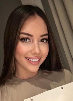 Michele - escort in Seoul Photo 2 of 9