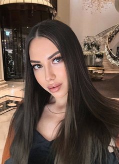 Michele - escort in Seoul Photo 8 of 9