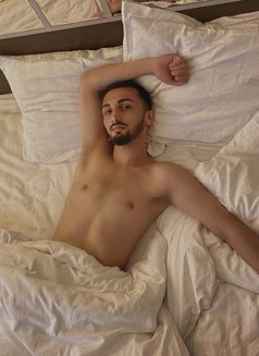 Michell π·πΊπ¬πͺ - Male escort in Dubai Photo 3 of 4