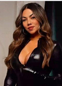 Michelle Caviar - Transsexual escort in Toronto Photo 8 of 11