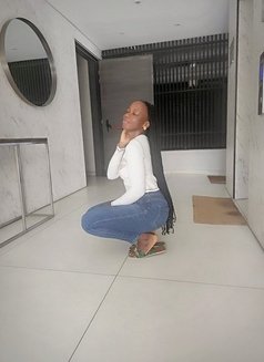 Michelle - Acompañante in Abidjan Photo 3 of 3