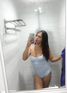 Michelle - escort in Manila Photo 2 of 10