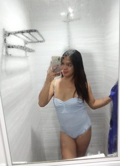 Michelle - escort in Manila Photo 3 of 10