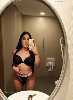 Michelle Ladyboy Thailand (both) - masseur in Dubai Photo 5 of 7