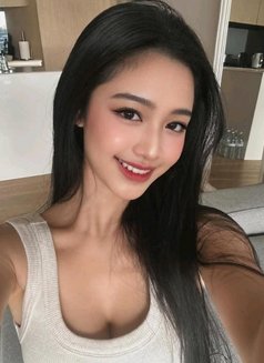 Michelle - escort in Tokyo Photo 2 of 7