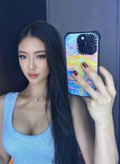 Michelle - escort in Tokyo Photo 6 of 7