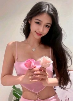 Michelle - escort in Tokyo Photo 7 of 7