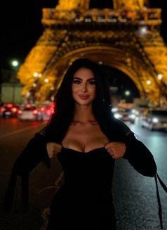 Michelle - escort in Paris Photo 5 of 7