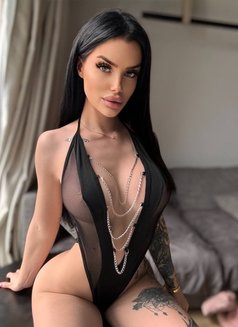 Michellee - puta in Riyadh Photo 9 of 10