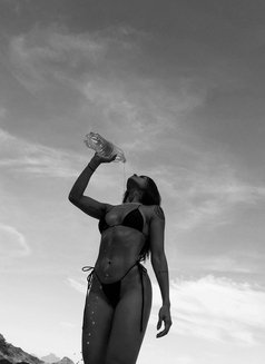 Mickaela independent - escort in Dubai Photo 8 of 12