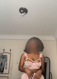 Mickaella - puta in Dakar Photo 2 of 4