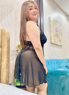 Jenny professional massage - puta in Al Manama Photo 1 of 5