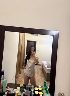 Mickey - puta in Al Manama Photo 2 of 8