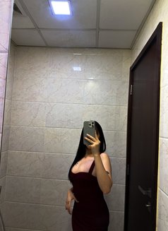 Mickey - puta in Al Manama Photo 3 of 8