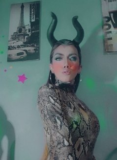 Mickie - Transsexual escort in Manila Photo 5 of 7